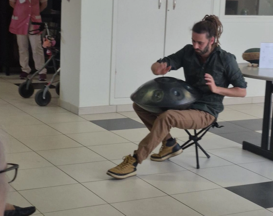 Un spectacle de Handpan à l'EHPAD