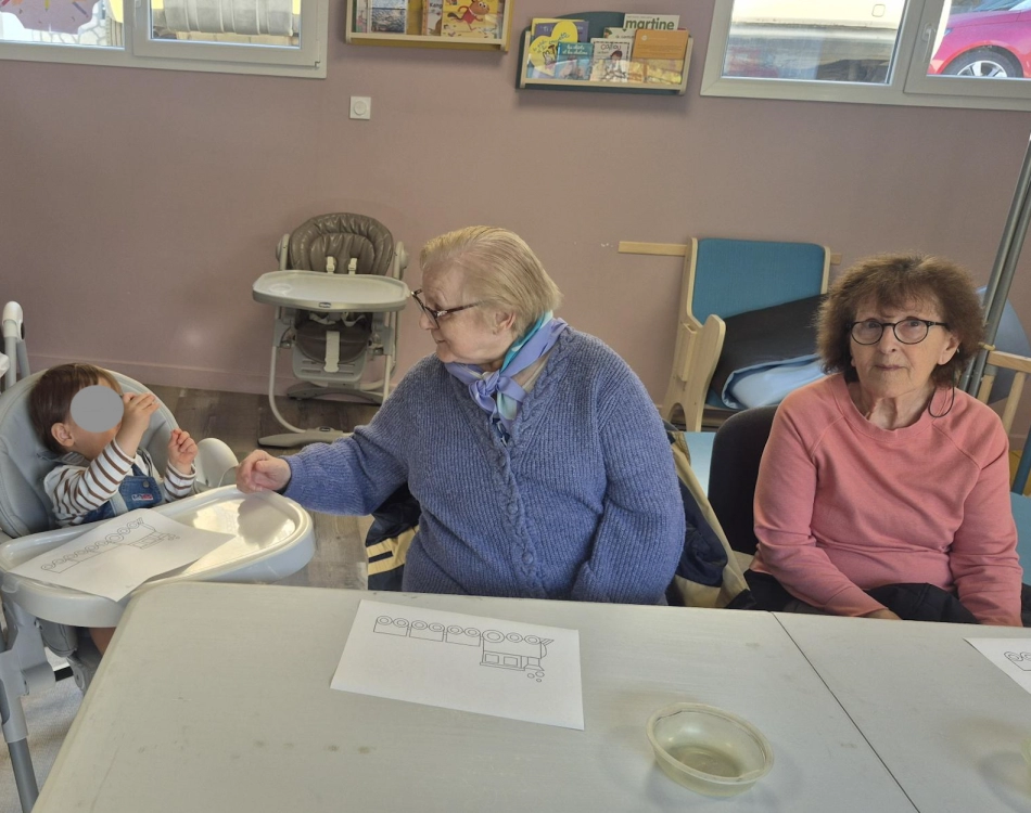 Le partenariat avec la micro crèche de Bretteville sur Laize, un beau moment de partage entre générations